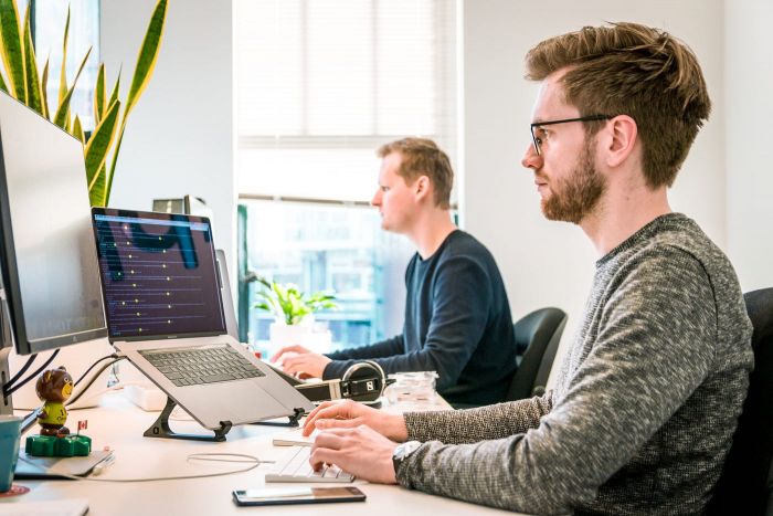 Senior Developer Workspace 5 Unexpected Ways Senior Developers Level Up Faster Than Everyone Else